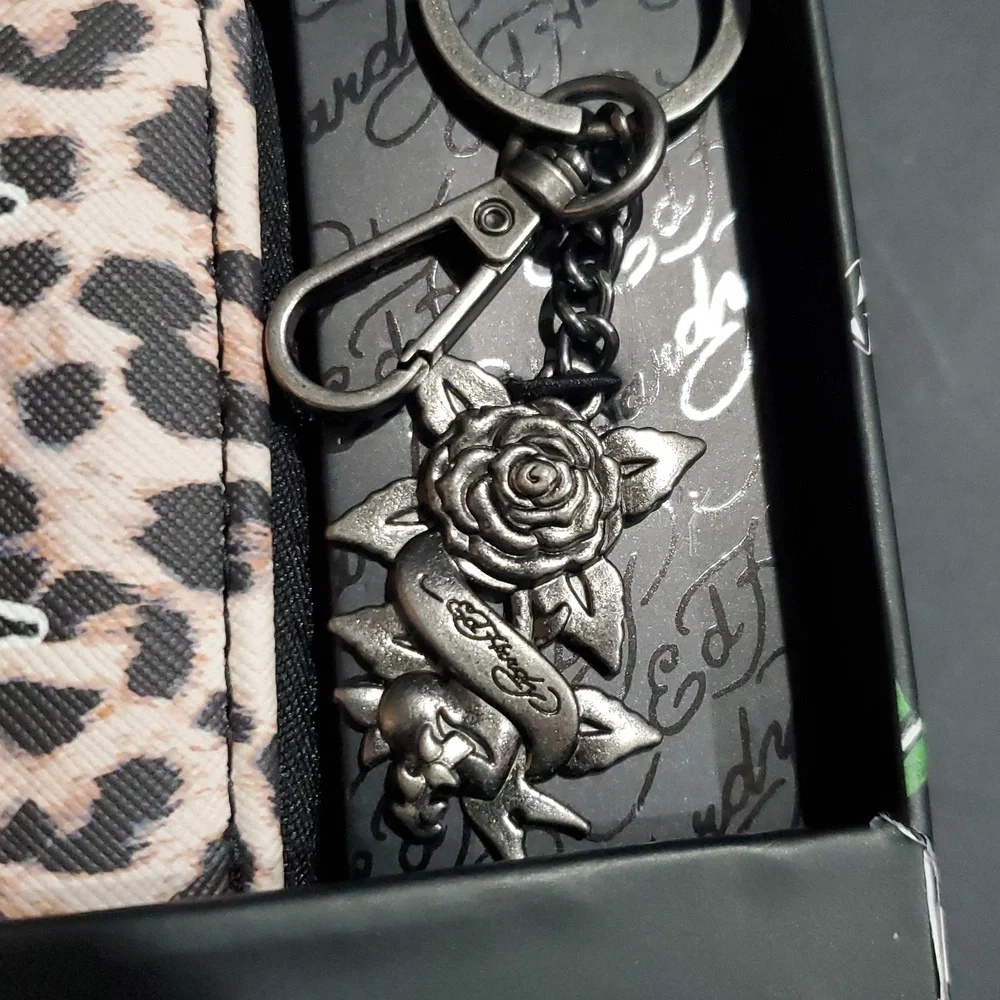 Ed Hardy y2k Cheetah zip around wallet gunmetal rose monogrammed keyring set new